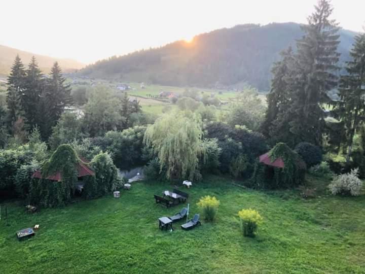 Pensiunea Valurile Bistritei Ватра-Дорней Экстерьер фото